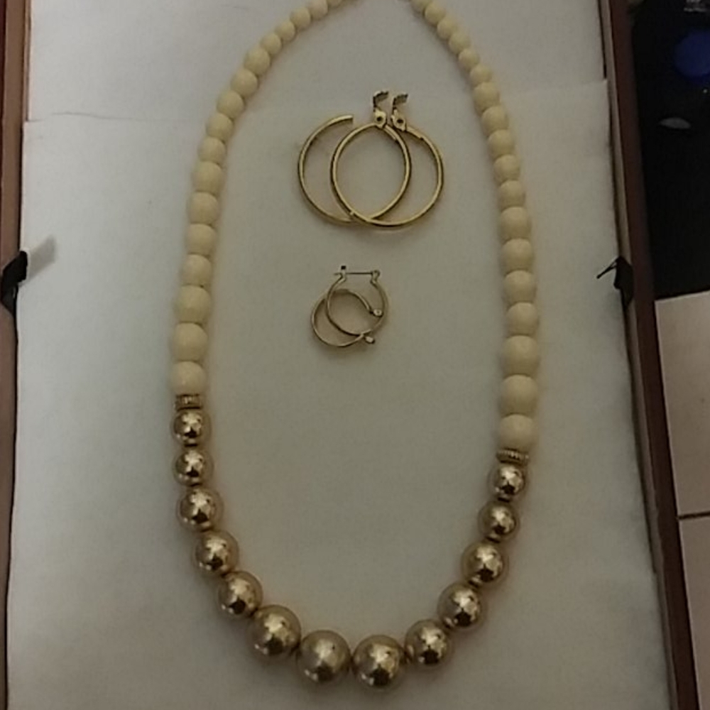 Vintage classey 70s beaded necklace